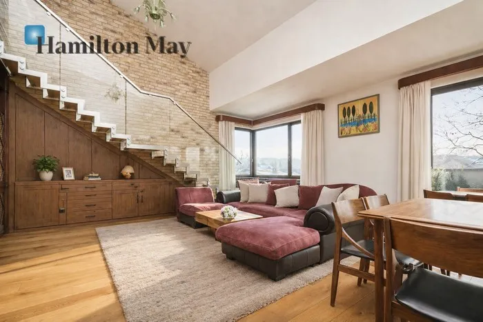 City: Kraków Street: Podłącze Region: Zwierzyniec Subregion: Wola Justowska Distance to centre: 4.34 km Level: 1 Price: 3399000 PLN Bedrooms: 4 Bathrooms: 3 Size: 188m2 - slider
