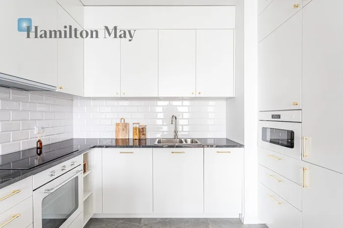 City: Warszawa Street: Mińska Region: Praga-Południe Subregion: Kamionek Distance to centre: 4.06 km Level: 4 Price: 4000 PLN Bedrooms: 1 - slider