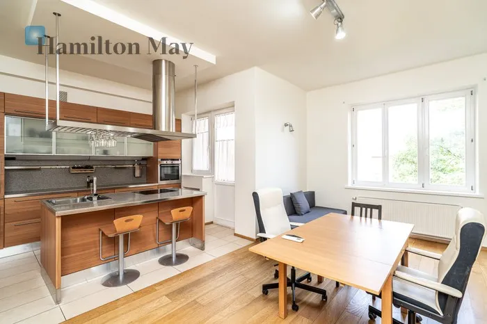 Street: Smocza Region: Stare Miasto Distance to centre: 1 km Level: 3 Price: 6400 PLN Bedrooms: 2 Bathrooms: 2 Size: 101.2m2 Price/m2: 63 PLN - slider