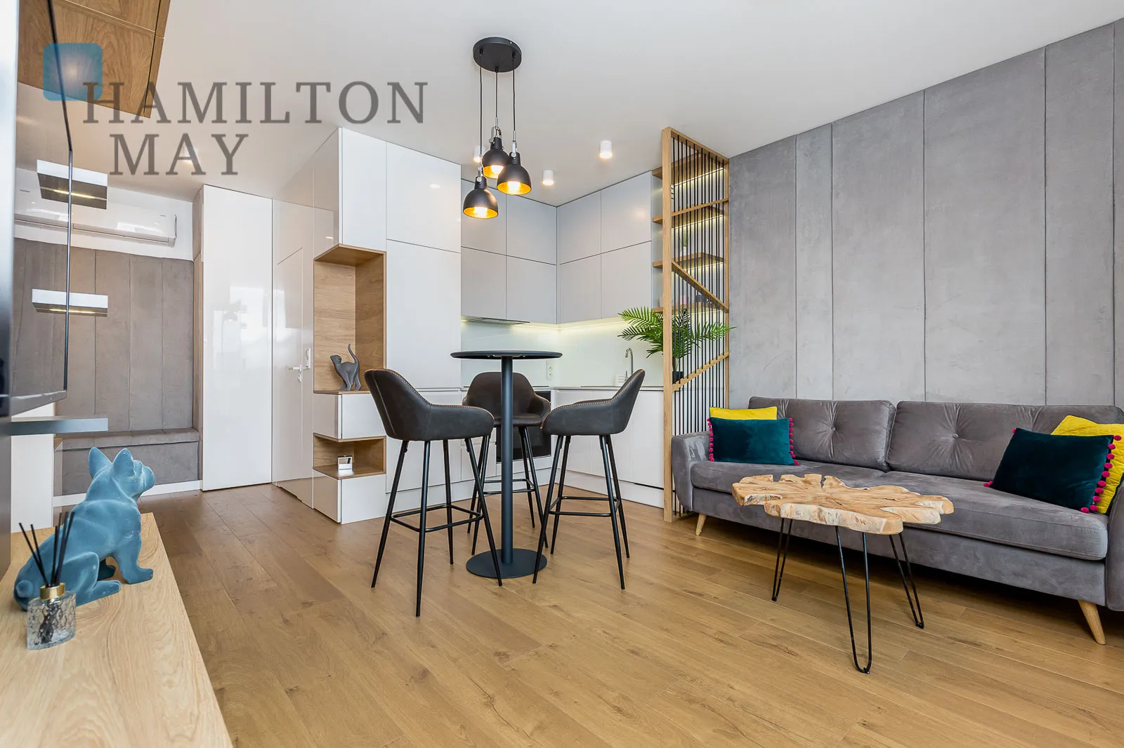 Przestronny apartament z balkonem na Woli - slider