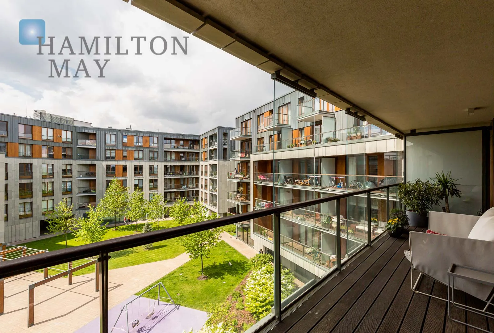 An interestingly designed, three-room apartment in the Apartamenty Mokotów Park development - slider