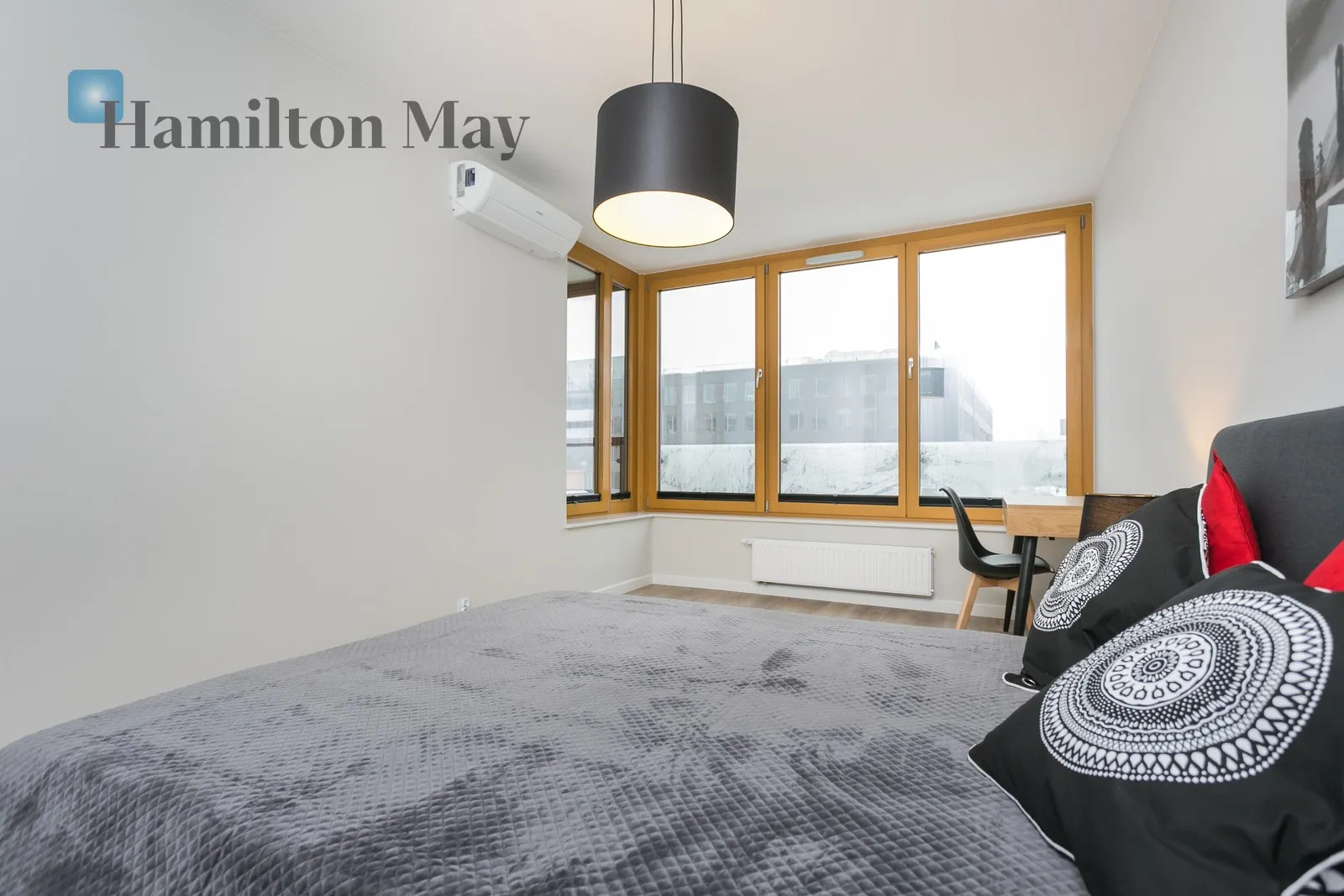 Distance to centre: 1 km Level: 2 Price: 3300 PLN Bedrooms: 1 Bathrooms: 1 Size: 52m2 Price/m2: 63 PLN - slider