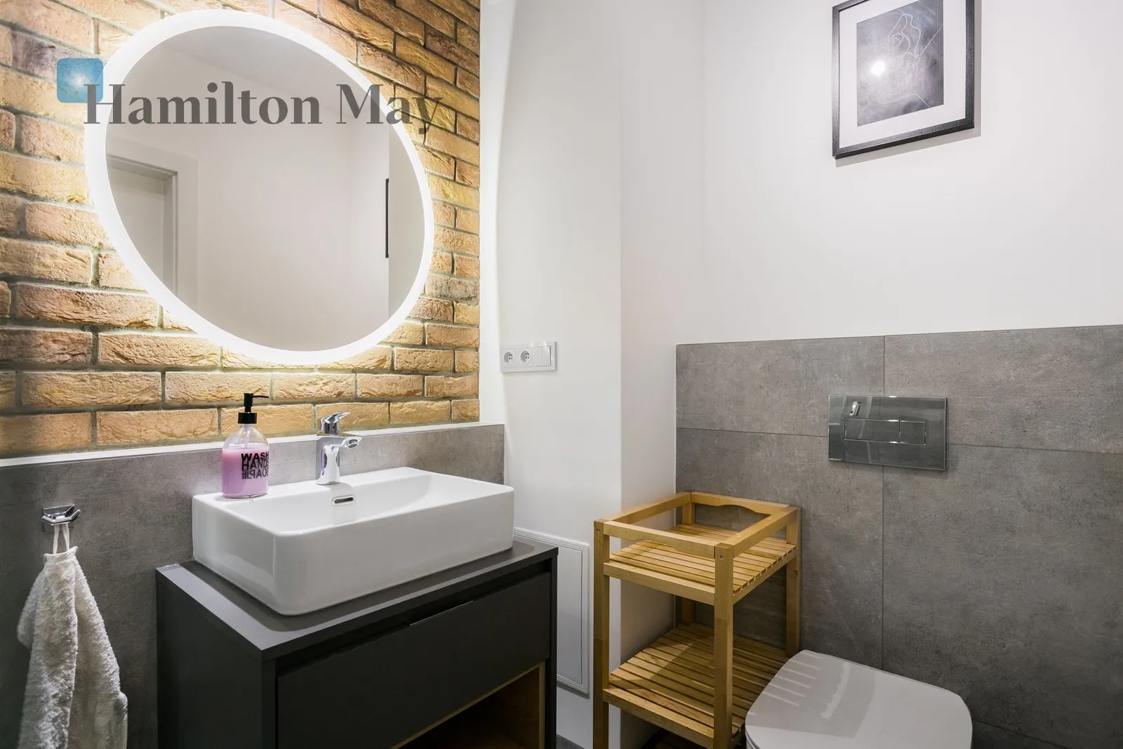 Region: Grzegórzki Distance to centre: 1 km Level: 2 Price: 3300 PLN Bedrooms: 1 Bathrooms: 1 - slider