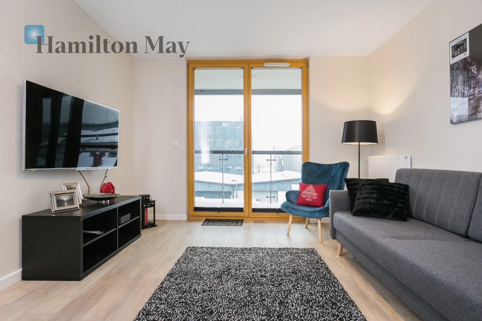 City: Kraków Street: Masarska Region: Grzegórzki Distance to centre: 1 km Level: 2 Price: 3300 PLN Bedrooms: 1 Bathrooms: 1 Size: 52m2 Price/m2: 63 PLN - slider