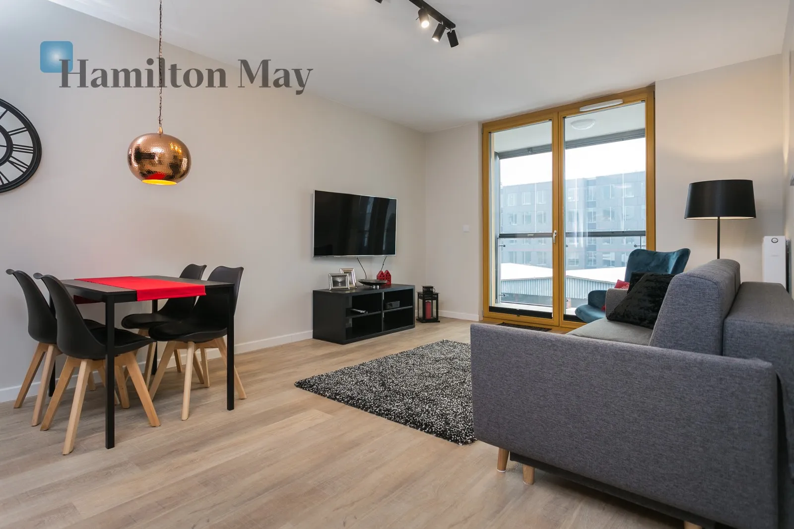 Street: Masarska Region: Grzegórzki Distance to centre: 1 km Level: 2 Price: 3300 PLN Bedrooms: 1 Bathrooms: 1 Size: 52m2 Price/m2: 63 PLN - slider