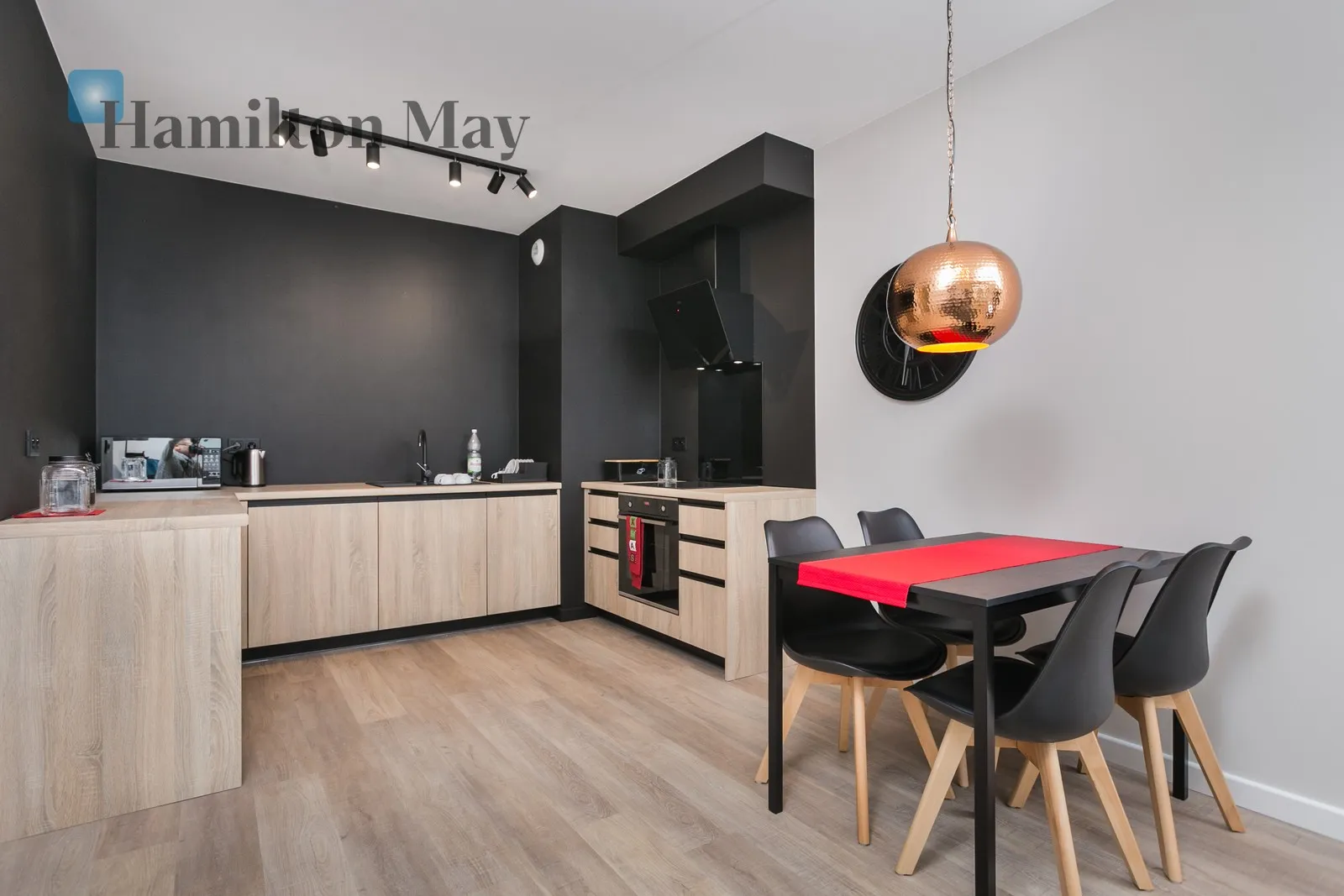 City: Kraków Street: Masarska Region: Grzegórzki Distance to centre: 1 km Level: 2 Price: 3300 PLN Bedrooms: 1 Bathrooms: 1 - slider