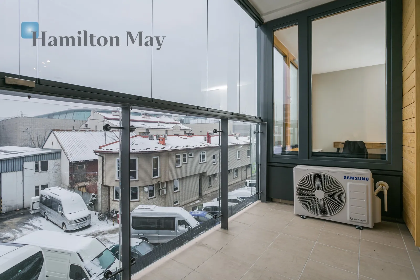 Distance to centre: 1 km Level: 2 Price: 3300 PLN Bedrooms: 1 Bathrooms: 1 Size: 52m2 - slider