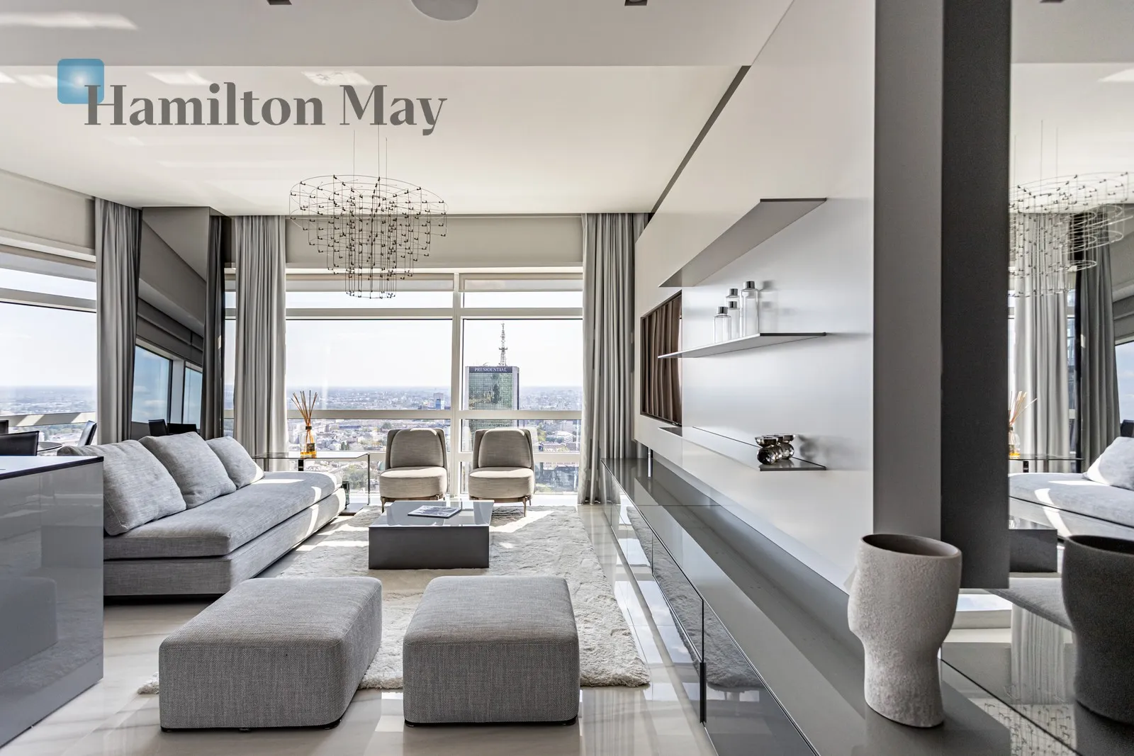 City: Warszawa Street: Złota Region: Śródmieście Subregion: Śródmieście Północne Distance to centre: 0.65 km Level: 38 Price: 34000 PLN Bedrooms: 2 Bathrooms: 2 Size: 100m2 - slider