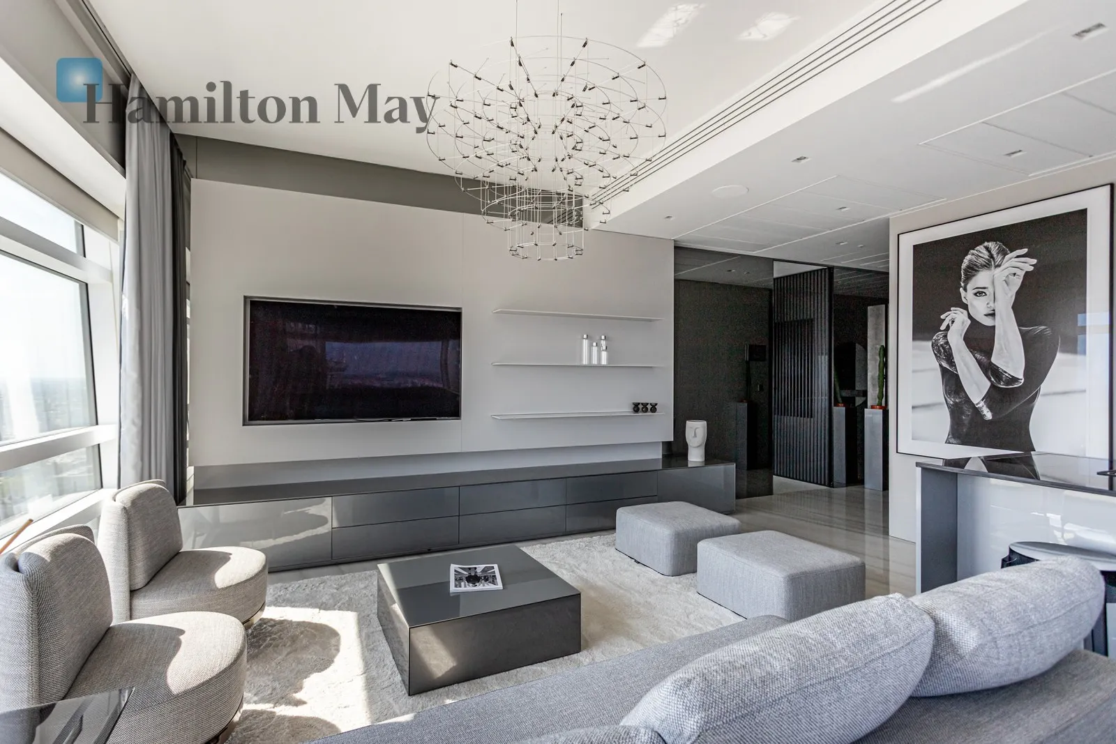 City: Warszawa Street: Złota Region: Śródmieście Subregion: Śródmieście Północne Distance to centre: 0.65 km Level: 38 Price: 34000 PLN Bedrooms: 2 Bathrooms: 2 - slider