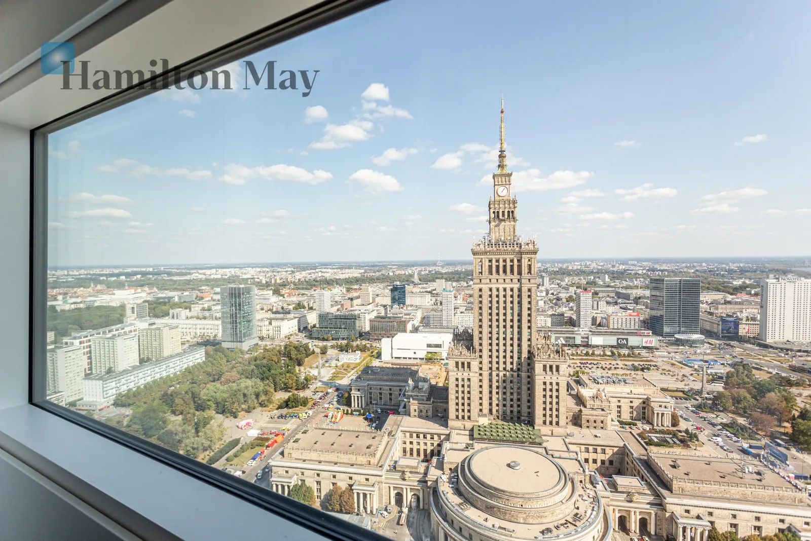 Distance to centre: 0.65 km Level: 38 Price: 34000 PLN Bedrooms: 2 Bathrooms: 2 Size: 100m2 - slider