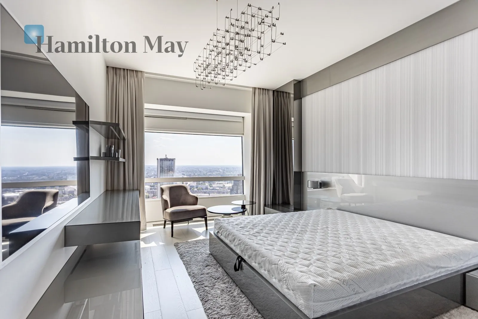 City: Warszawa Street: Złota Region: Śródmieście Subregion: Śródmieście Północne Distance to centre: 0.65 km Level: 38 Price: 34000 PLN - slider