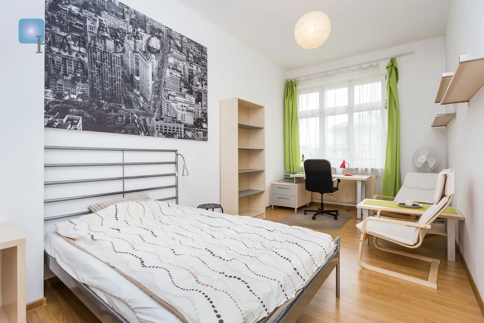 Przestronne i słoneczne mieszkanie z dwoma sypialniami w centrum Krakowa - slider