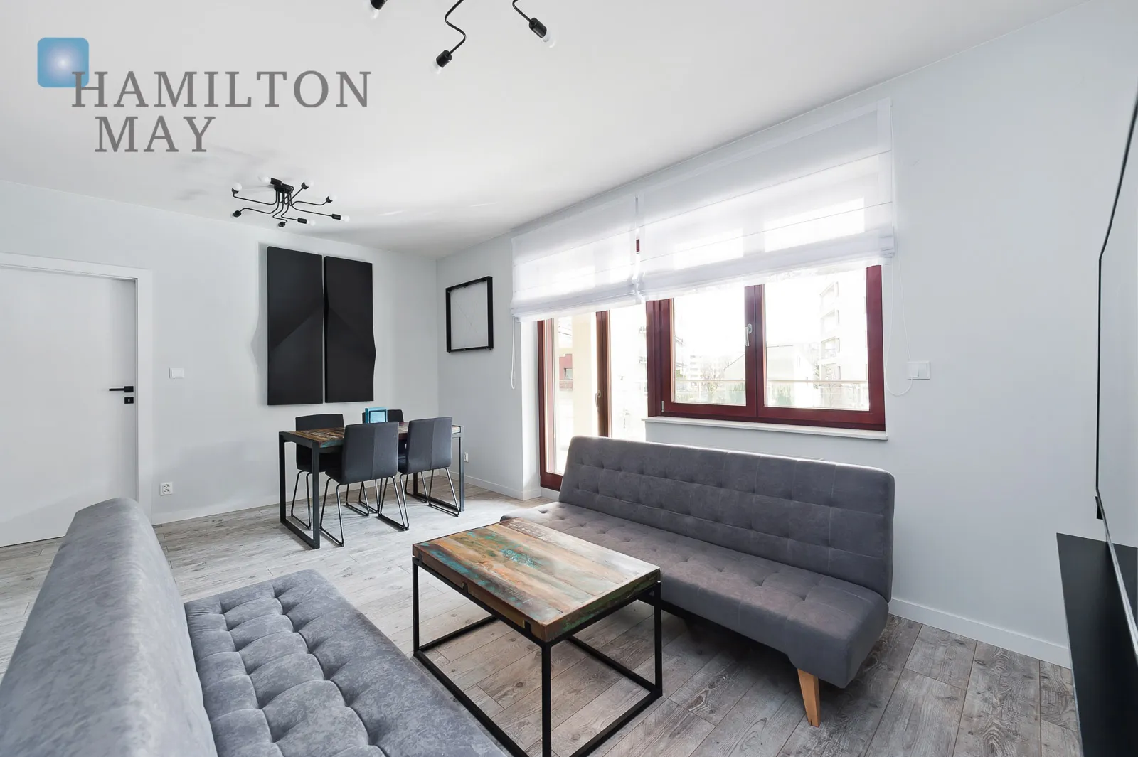 A modern apartment with a terrace in the prestigious Ludwinów development on the Vistula Boulevards - slider