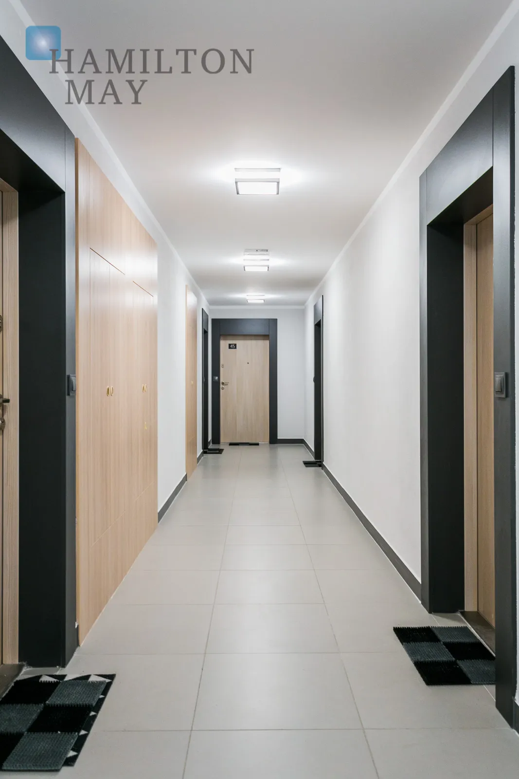 Distance to centre: 2 km Level: 1 Price: 3500 PLN Bedrooms: 1 Bathrooms: 1 Size: 49m2