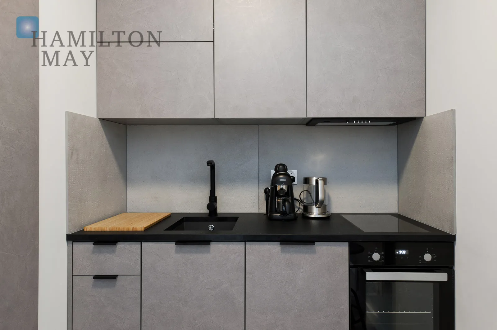 A modern apartment in the prestigious Ludwinów development on the Vistula Boulevards - slider