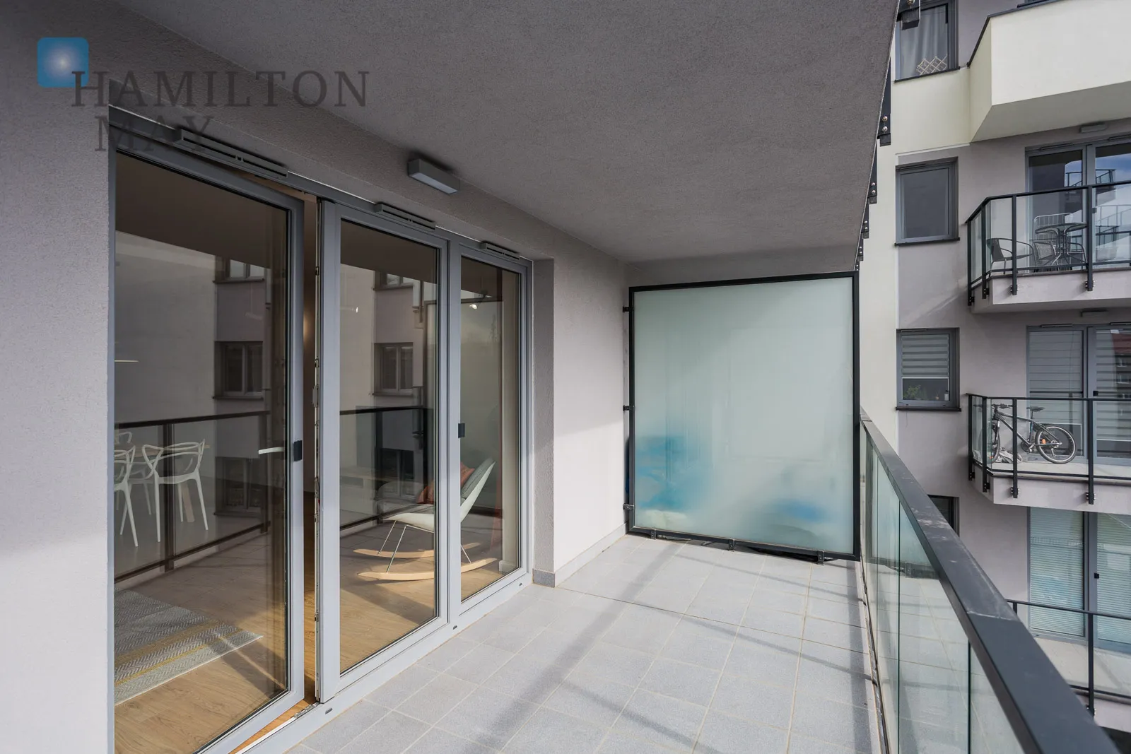 Exclusive, two-story apartment with a dressing room and two bathrooms - slider