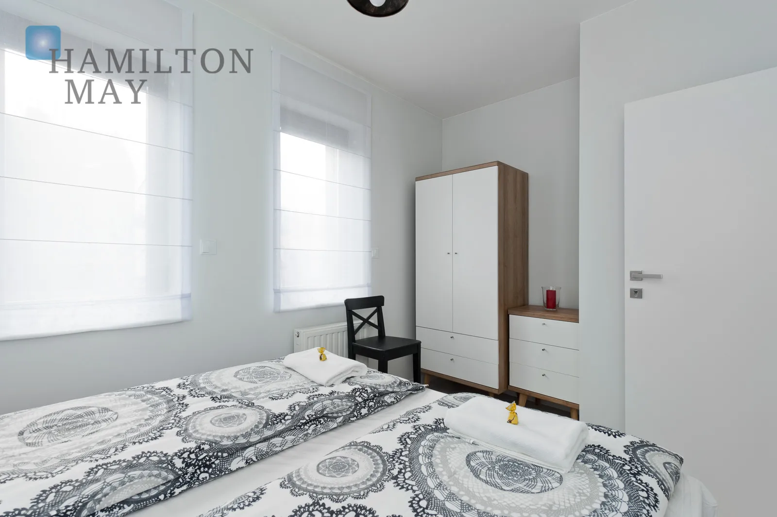 A modern apartment in the prestigious Ludwinów development on the Vistula Boulevards - slider