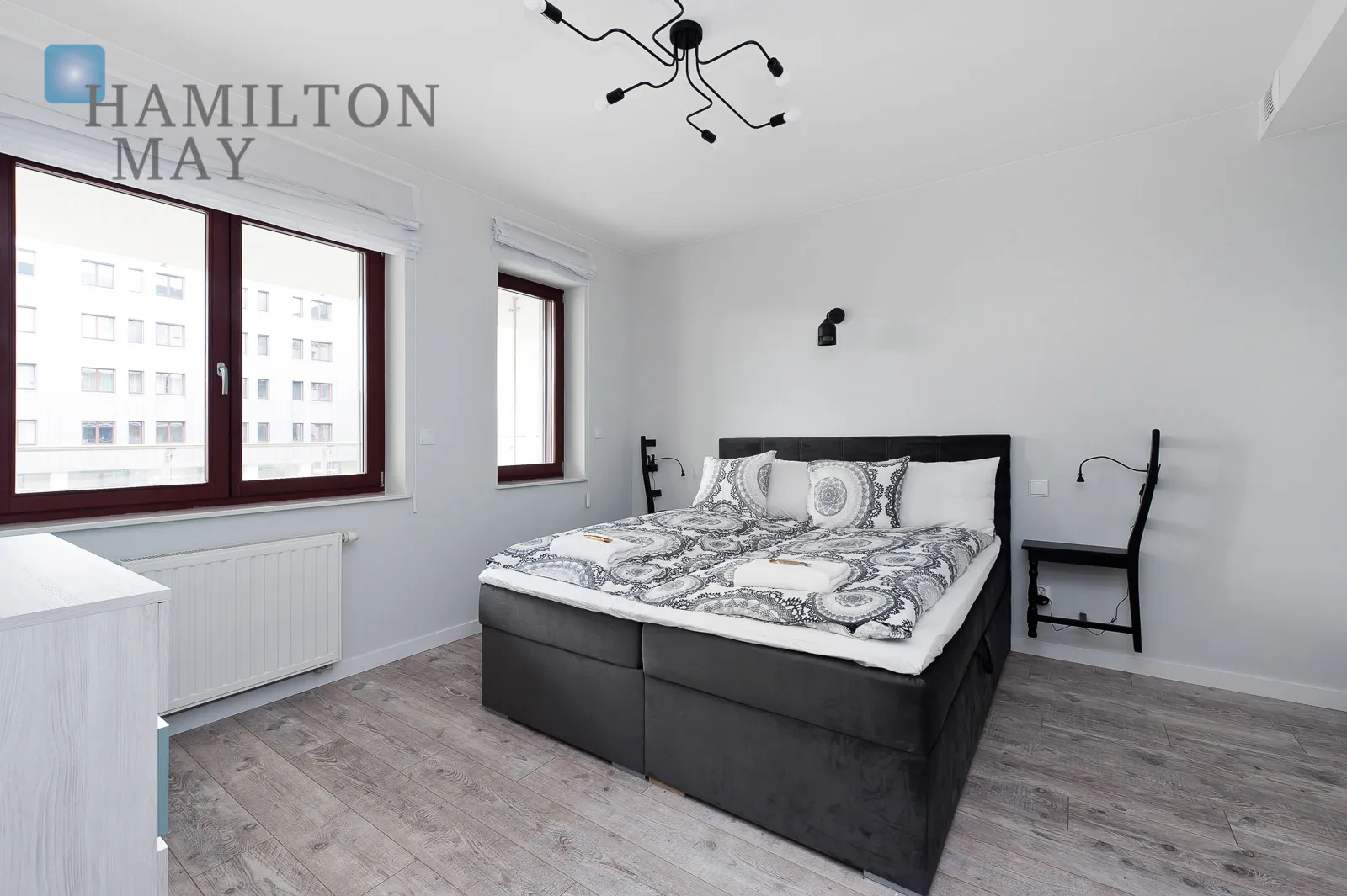 A modern apartment with a terrace in the prestigious Ludwinów development on the Vistula Boulevards - slider