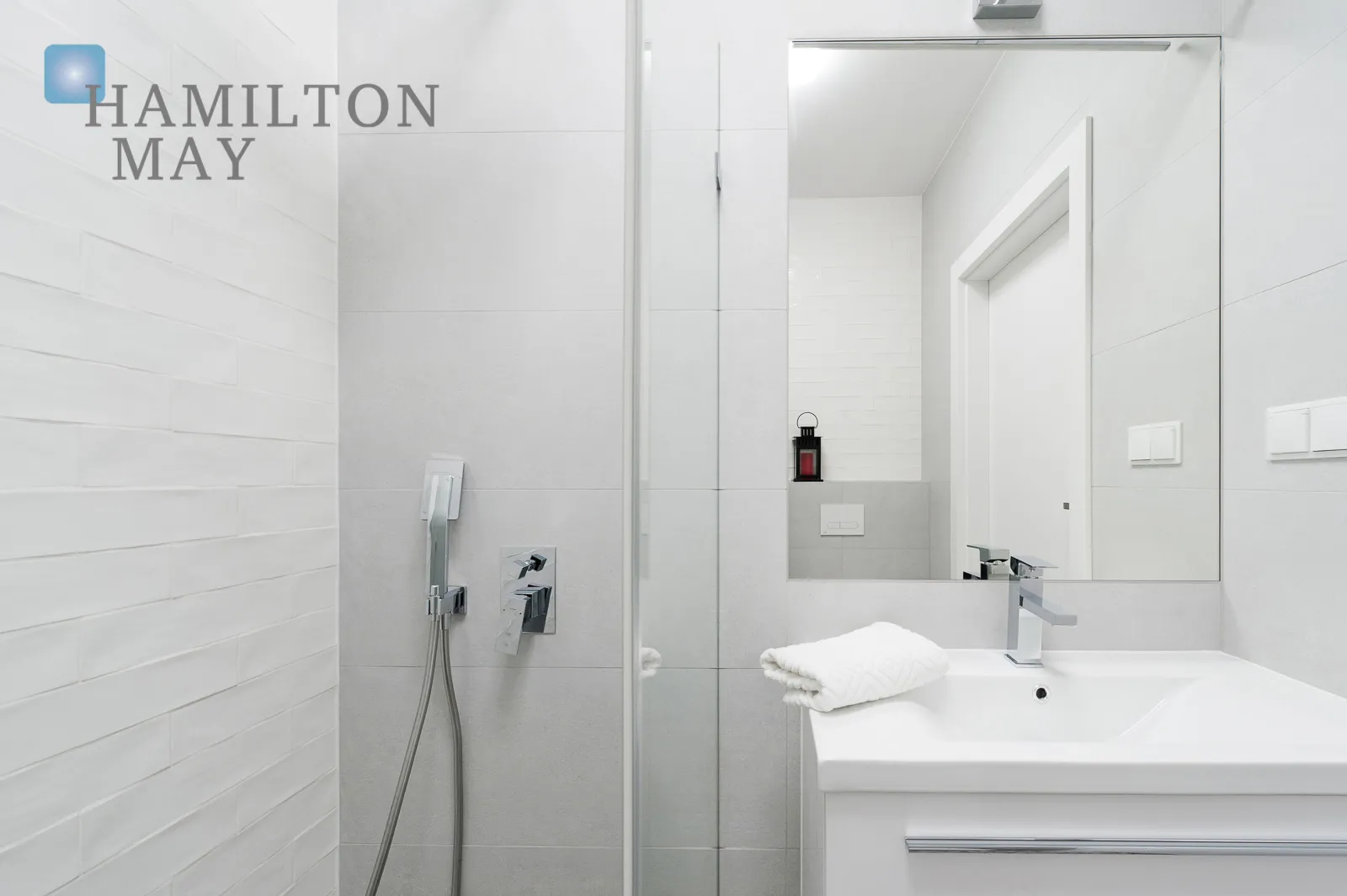 A modern apartment in the prestigious Ludwinów development on the Vistula Boulevards - slider