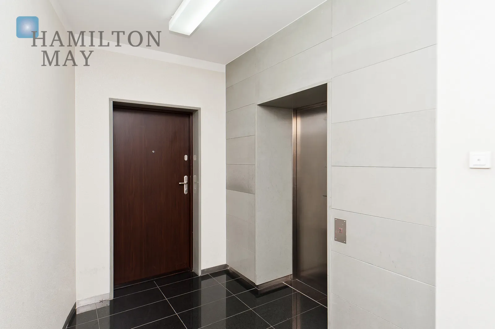 A modern apartment with a terrace in the prestigious Ludwinów development on the Vistula Boulevards - slider