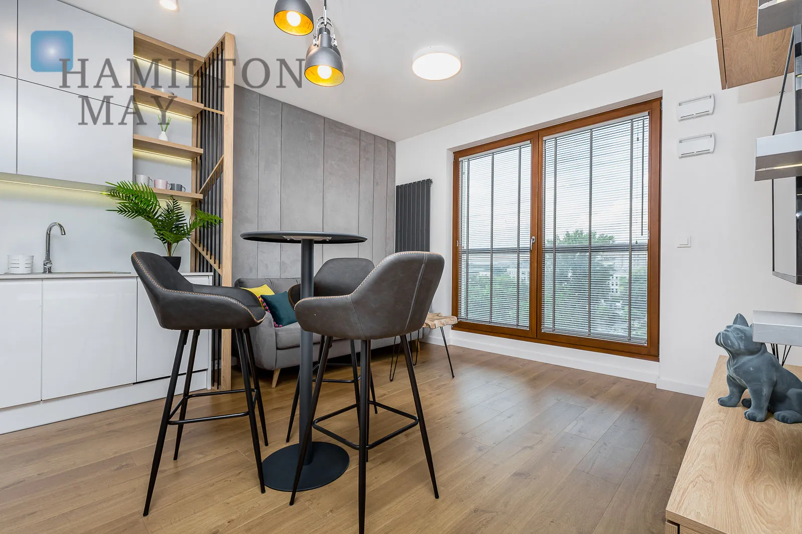 Przestronny apartament z balkonem na Woli - slider