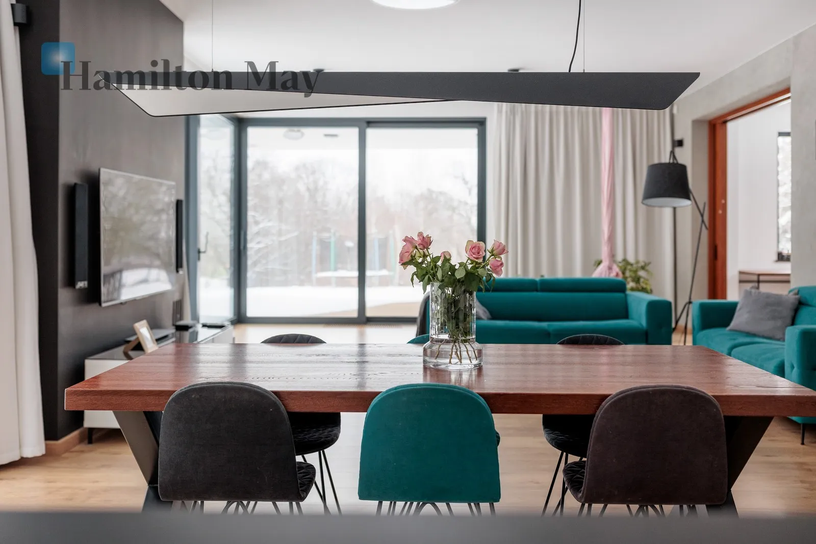 Region: Swoszowice Distance to centre: 8.32 km Price: 5635000 PLN Bedrooms: 5 Bathrooms: 3 Plot size: 7700m2 - slider