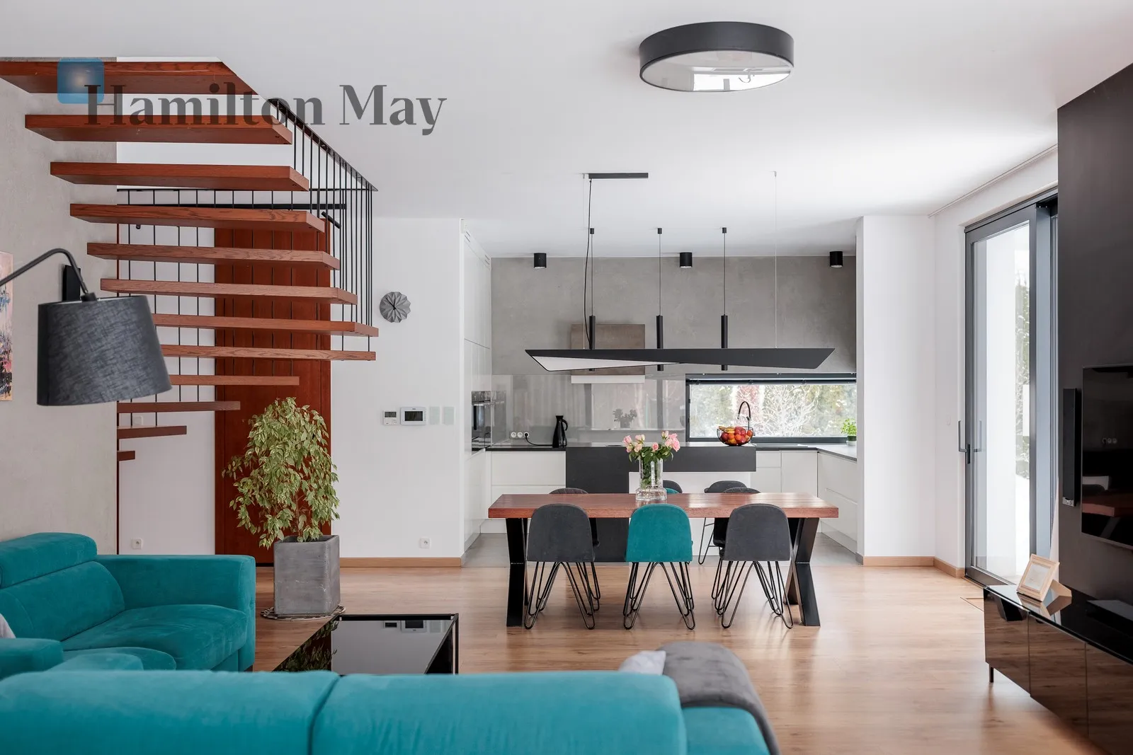 Street: Tuchowska Region: Swoszowice Distance to centre: 8.32 km Price: 5635000 PLN Bedrooms: 5 - slider