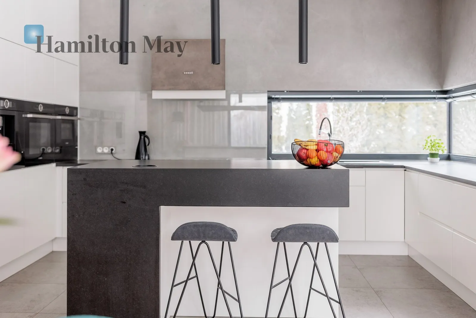 Region: Swoszowice Distance to centre: 8.32 km Price: 5635000 PLN Bedrooms: 5 Bathrooms: 3 - slider