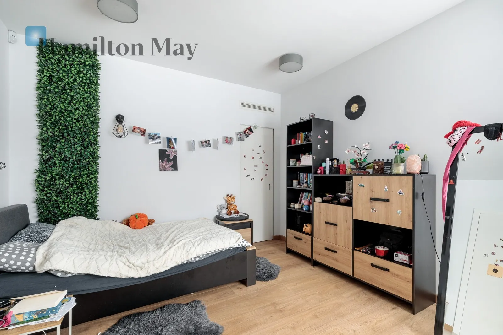 Price: 5635000 PLN Bedrooms: 5 Bathrooms: 3 Plot size: 7700m2 Price/m2: 15230 PLN - slider