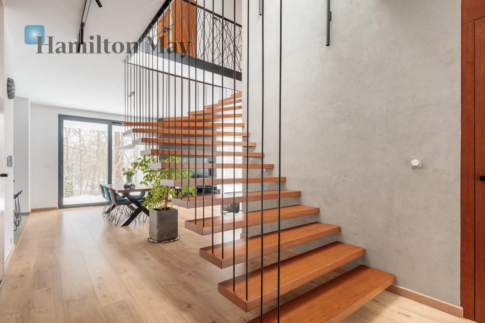 Bedrooms: 5 Bathrooms: 3 Plot size: 7700m2 - slider