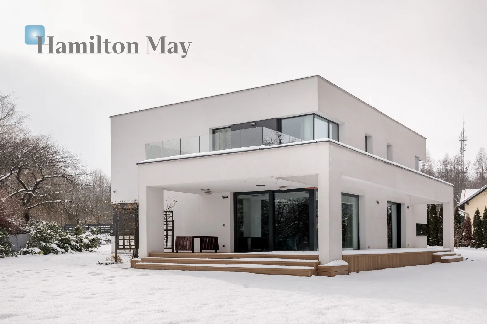 Distance to centre: 8.32 km - slider