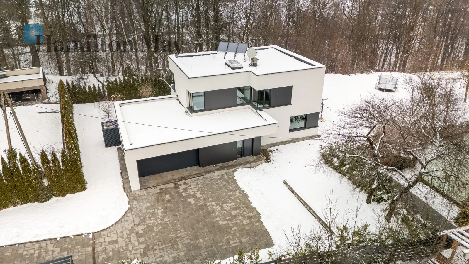 Bathrooms: 3 - slider