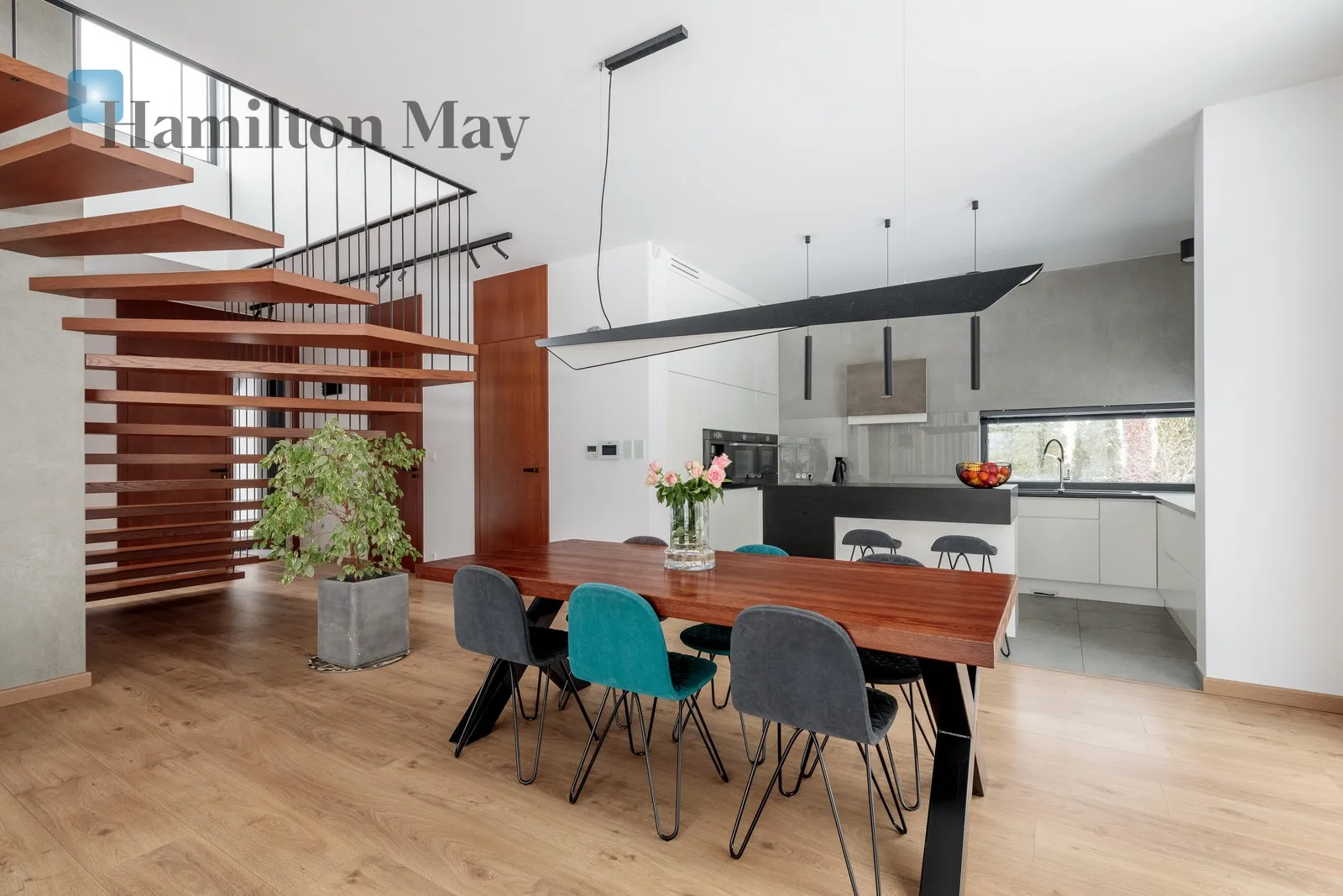 A unique house surrounded by greenery with a 77-acre plot - slider