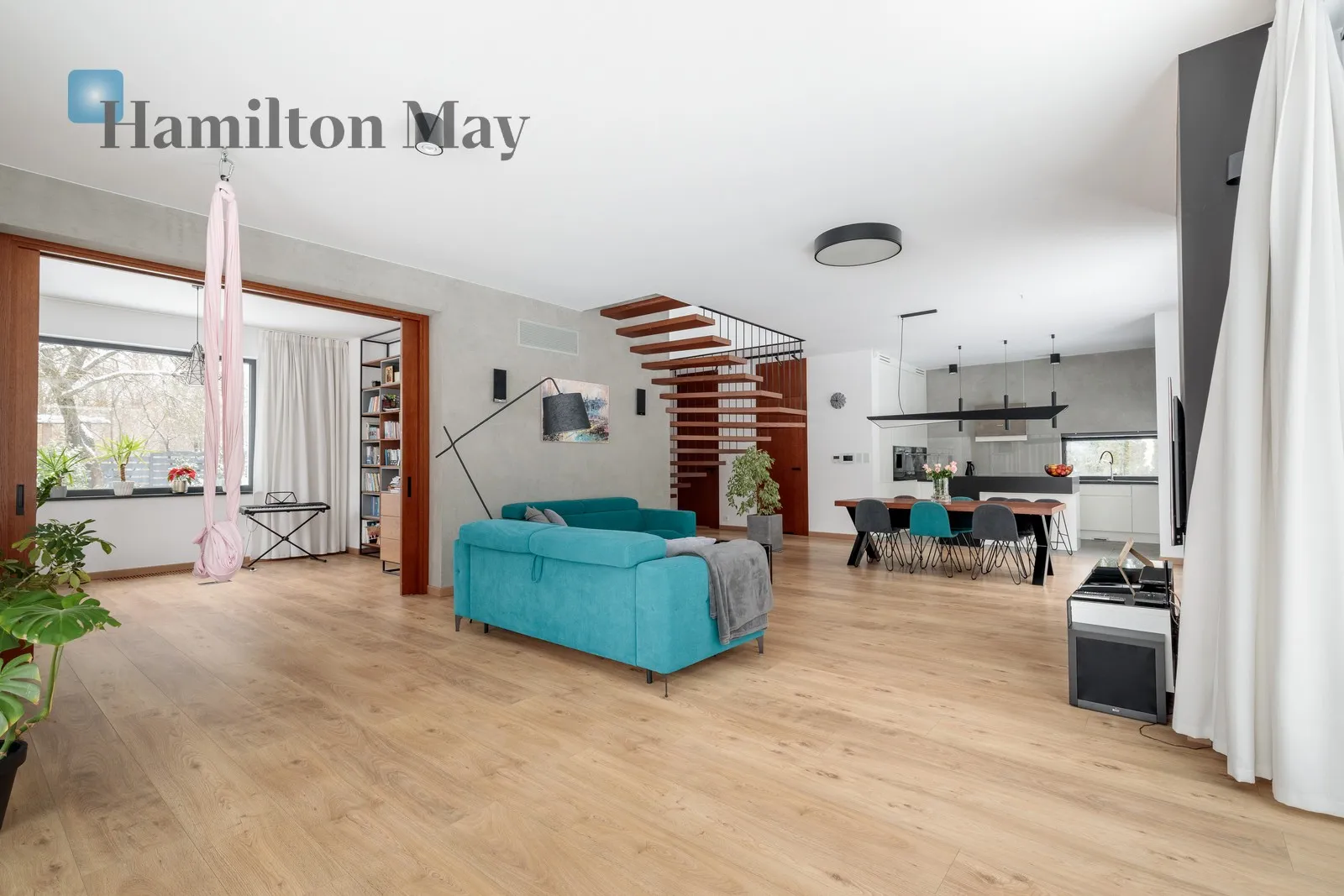 A unique house surrounded by greenery with a 77-acre plot - slider