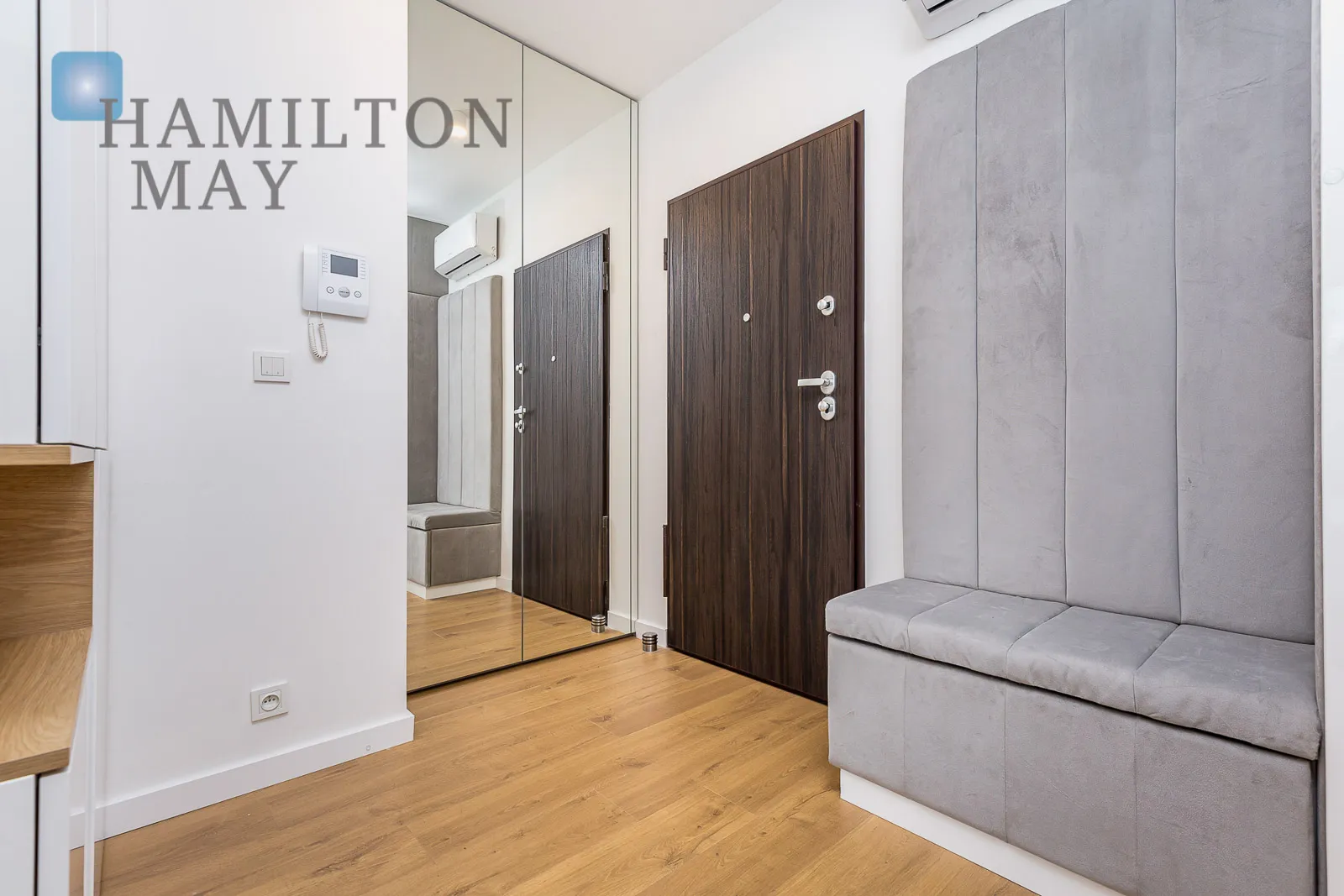 Przestronny apartament z balkonem na Woli - slider