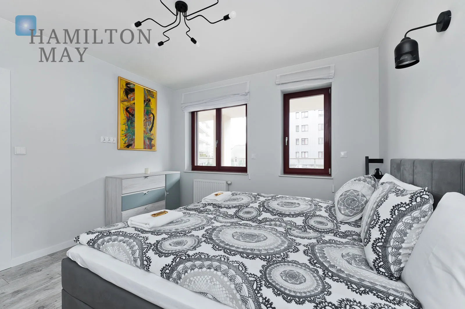 A modern apartment with a terrace in the prestigious Ludwinów development on the Vistula Boulevards - slider