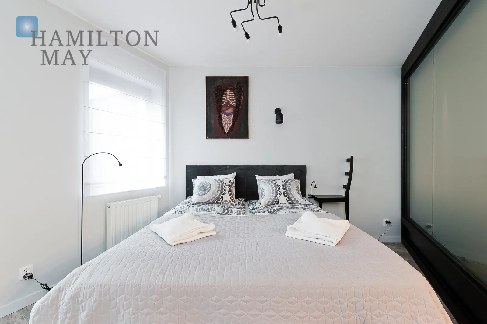 A modern apartment with a terrace in the prestigious Ludwinów development on the Vistula Boulevards - slider