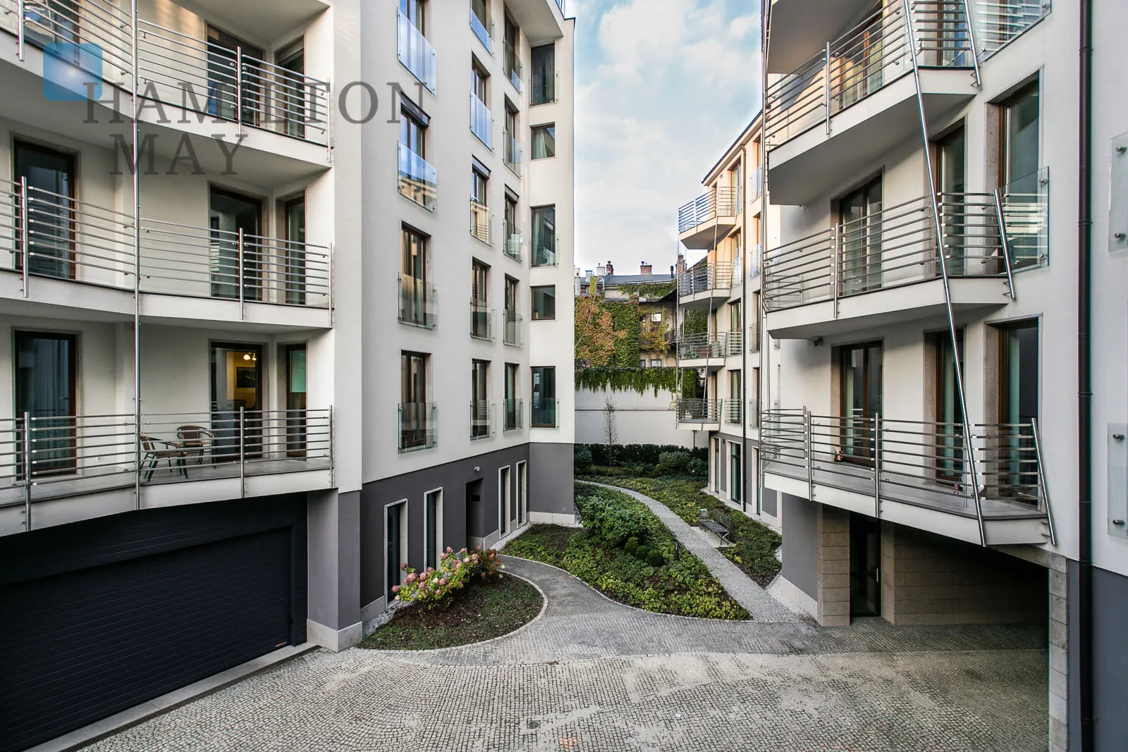 A luxurious apartment in one of the most beautiful places in Krakow - slider