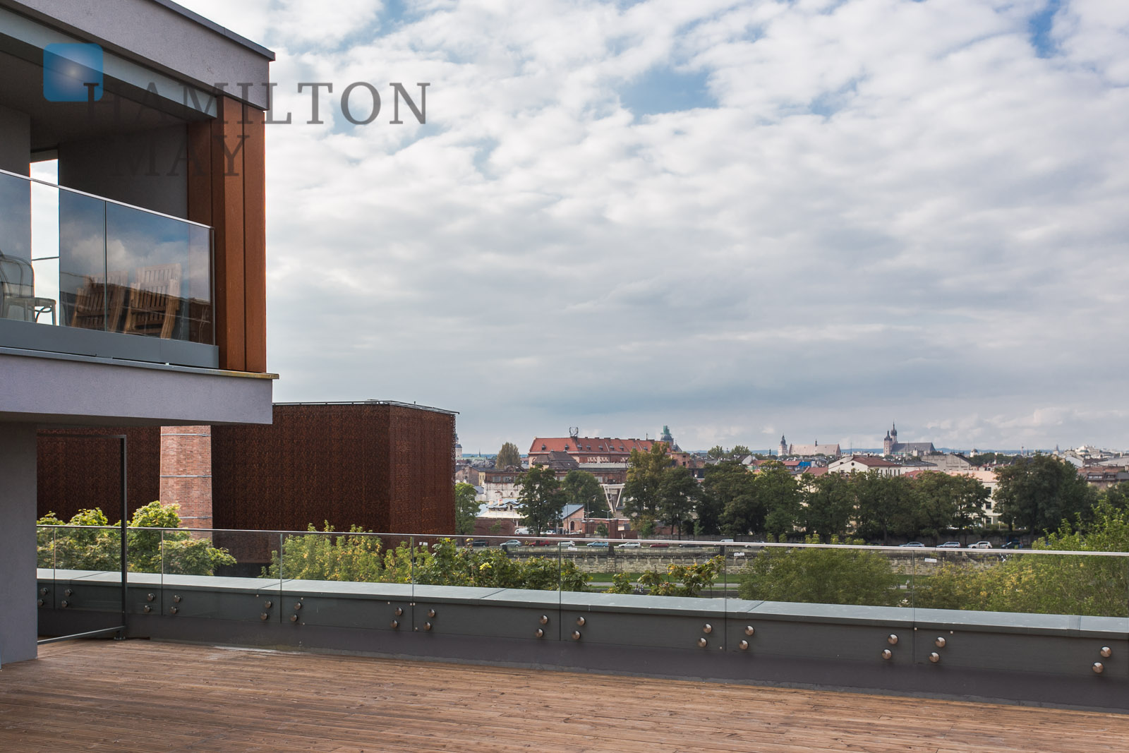 One bedroom apartment with a garden  located in a presigious investment next to Vistula River.  Krakow for sale