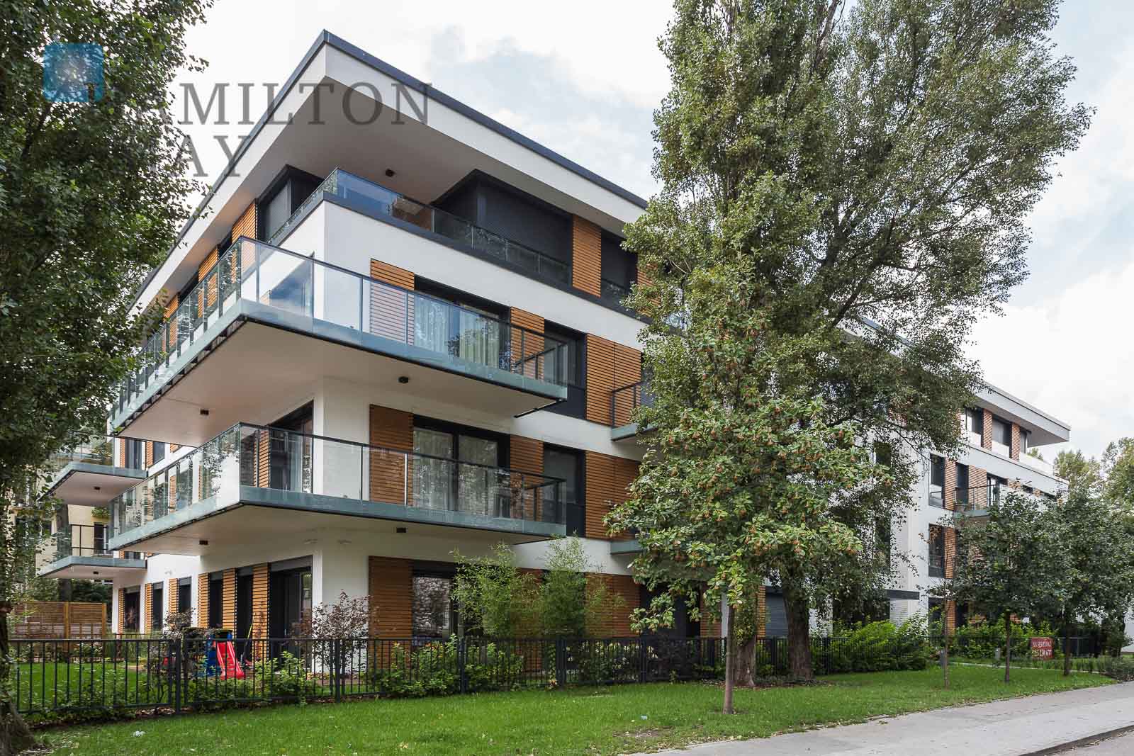A studio apartment with a dedicated garden in a prestigious investment on Londyńska street Warsaw for sale