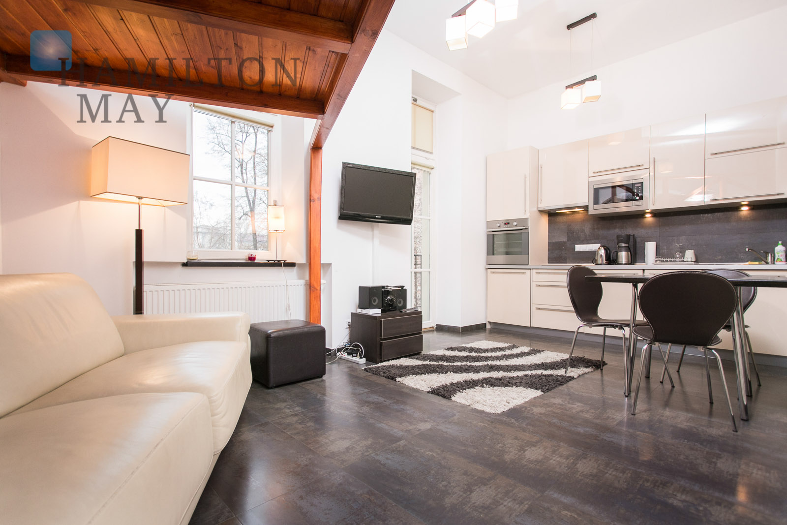 Studio apartment in a fully renovated classic building ul