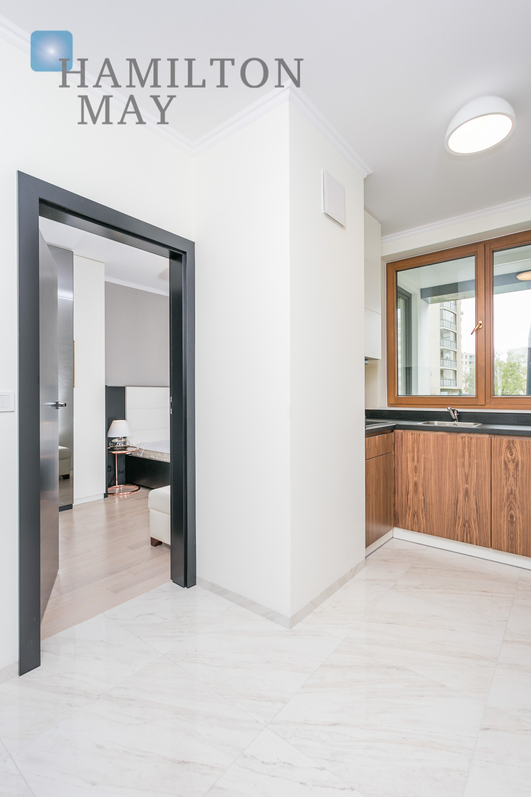 Przestronny dwupokojowy apartament | Kamienica Muranów - slider