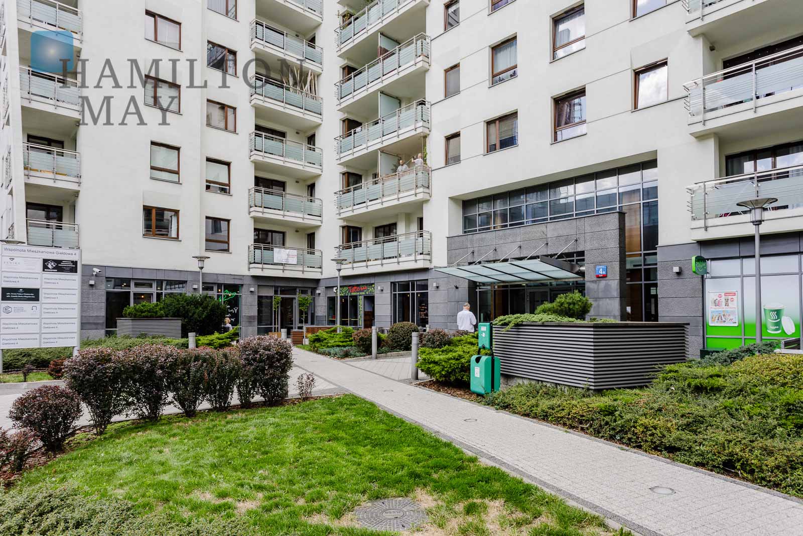 Region: Wola Level: 17 Status: existing Number of units: 580 Sale price from: 323000PLN Avg. sales price/m2: 10500PLN Rental price from: 2300PLN Avg. rental price/m2: 50PLN - slider