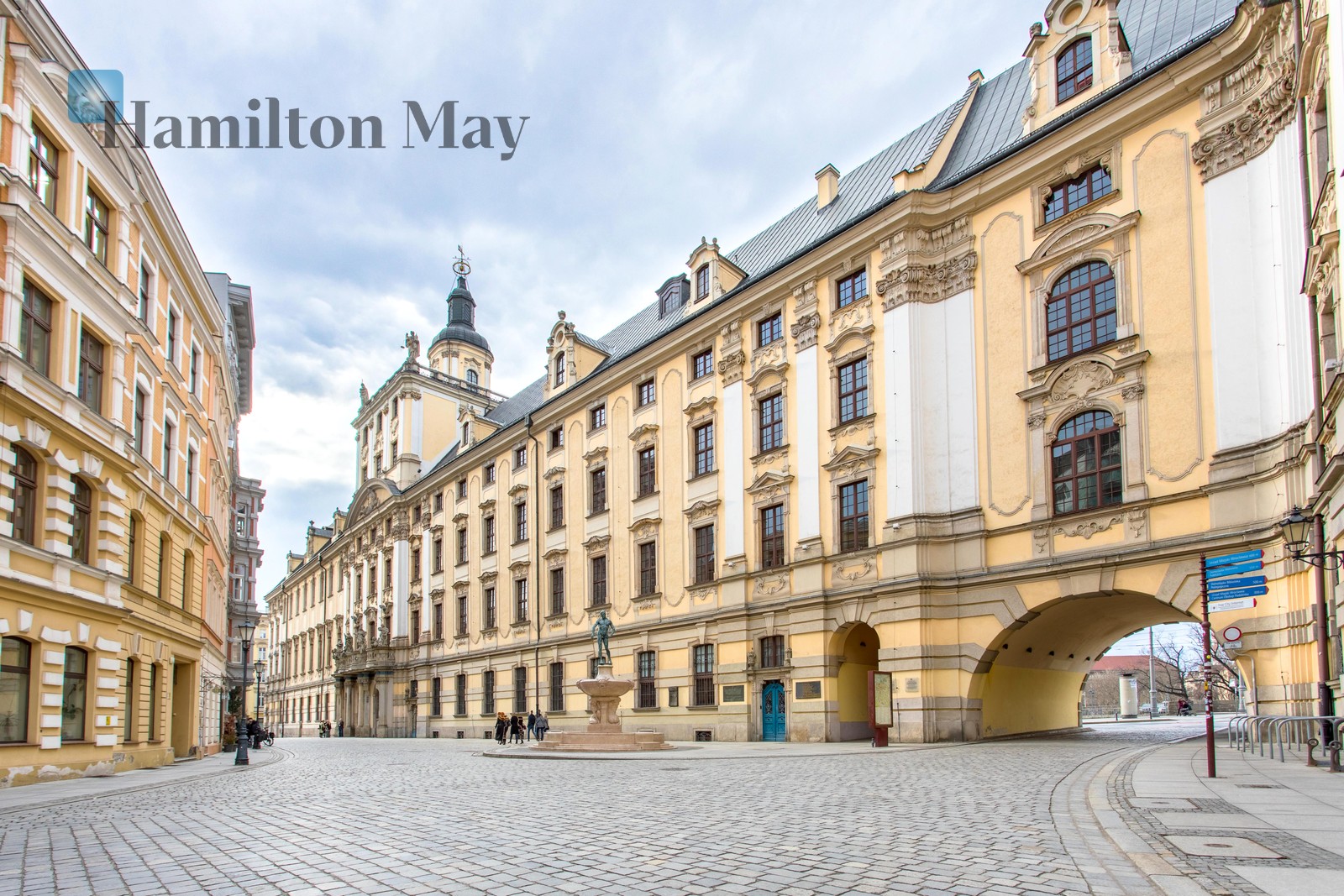 Luxurious Apartments in a Historic Tenement at University Square 7 in Wrocław - slider