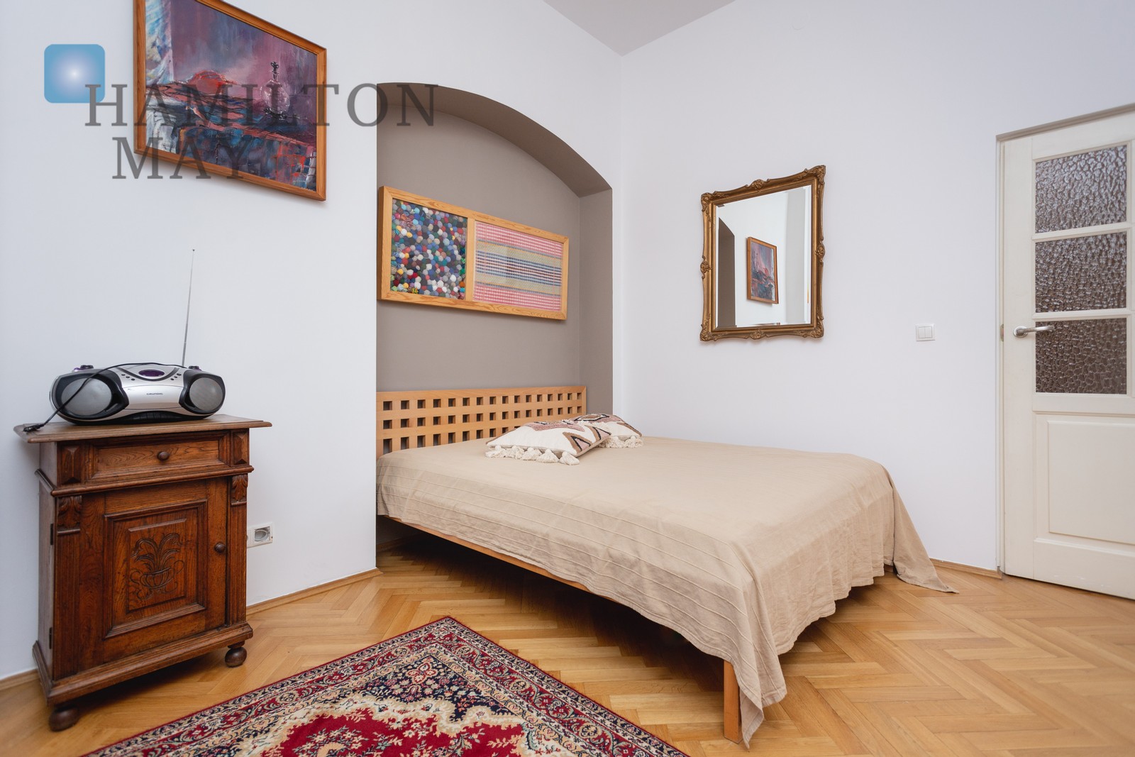 A quiet and spacious one bedroom apartment in the heart of Kazimierz Krakow for rent