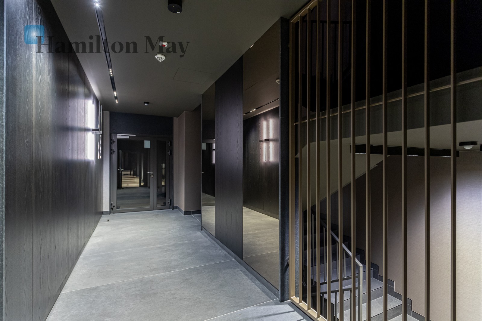 Subregion: Mirów Distance to centre: 1.99 km Level: 1 Price: 3900 PLN Bedrooms: 1 Bathrooms: 1 Size: 34.41m2 - slider