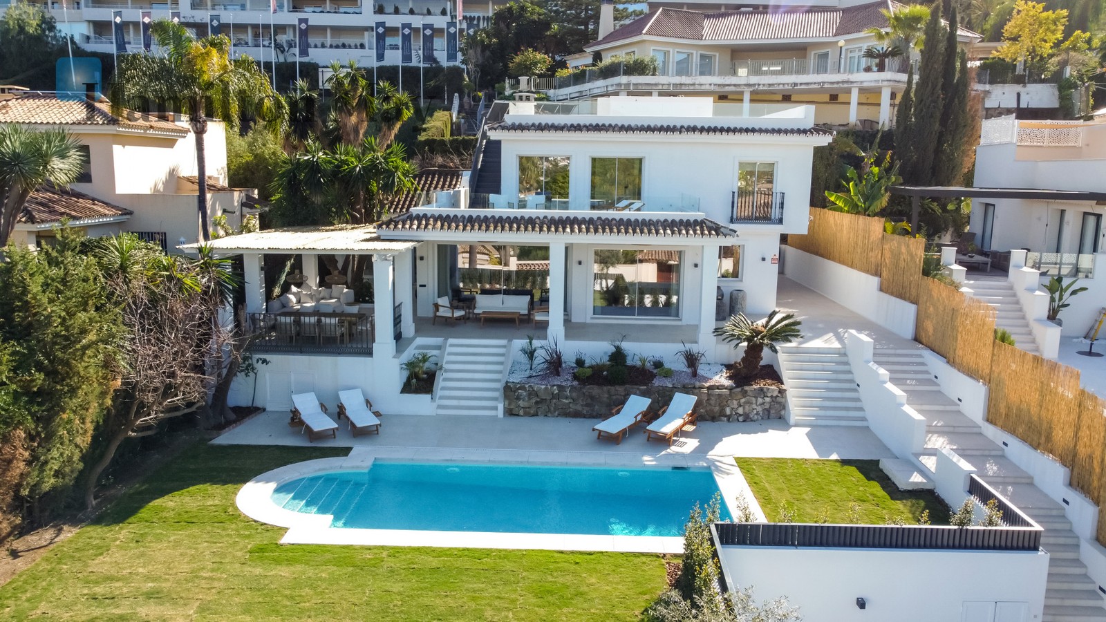 Beautiful modern five bedroom villa in Las Brisas golf - slider