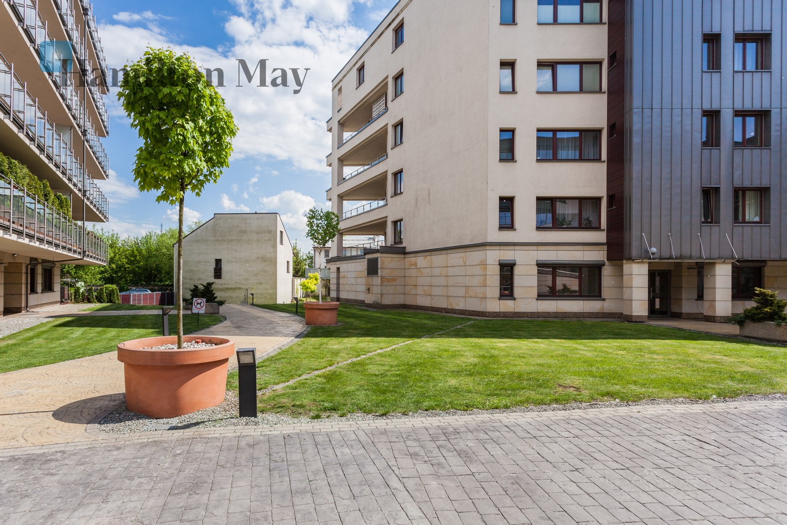 Status: existing Number of units: 270 Sale price from: 60000PLN Avg. sales price/m2: 10500PLN Rental price from: 3000PLN Avg. rental price/m2: 50PLN - slider