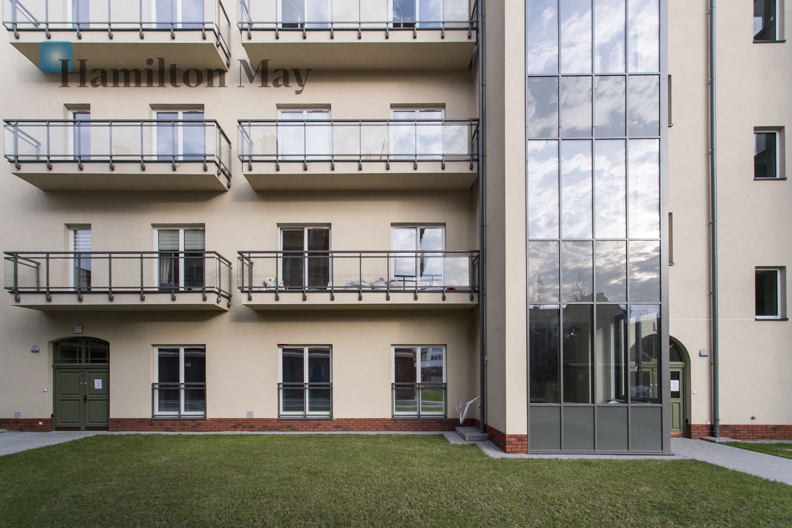 Level: 5 Status: existing Number of units: 79 Sale price from: 235000PLN Avg. sales price/m2: 9038PLN Rental price from: 1700PLN Avg. rental price/m2: 57PLN - slider