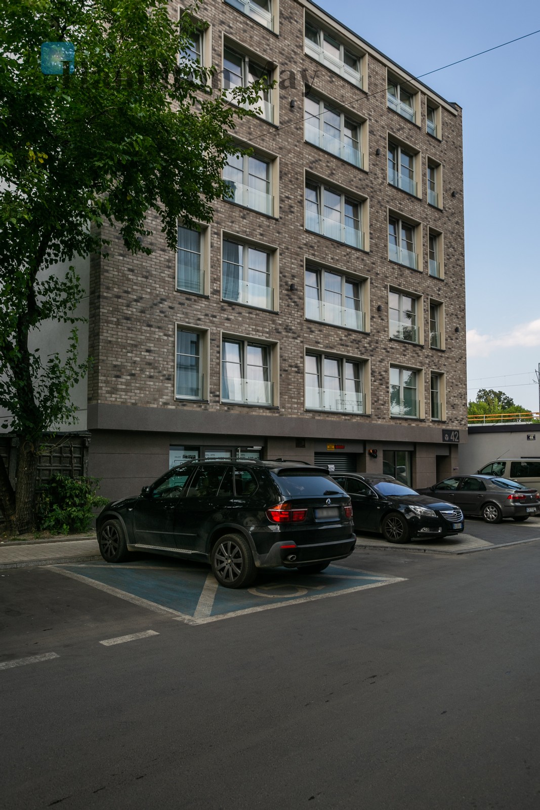 Street: Miodowa Region: Stare Miasto Level: 6 Status: existing Number of units: 41 Sale price from: 435523PLN - slider